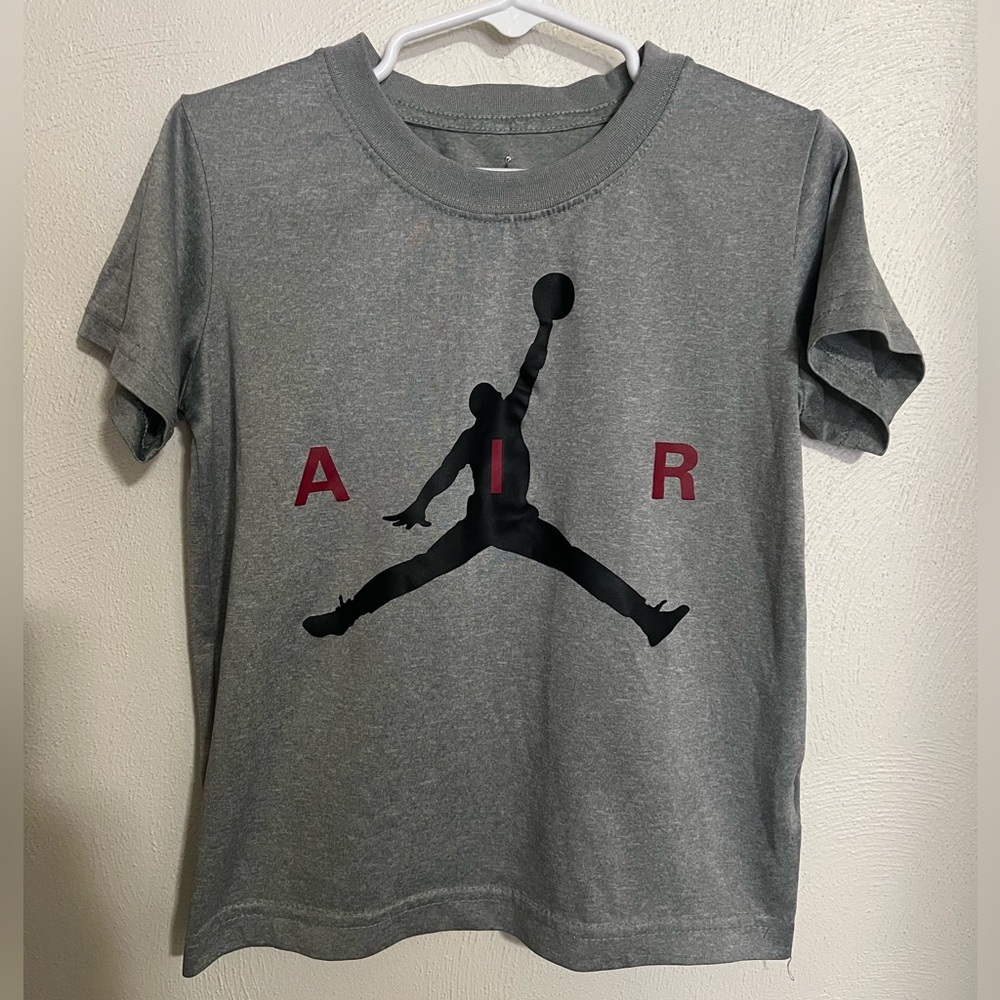 NIKE Air Jordan Classic Dri-Fit Short Sleeve Athletic T Shirt Grey Black‎ Boys 5